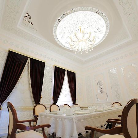 Bravolyuks Hotel Urgencz Zewnętrze zdjęcie