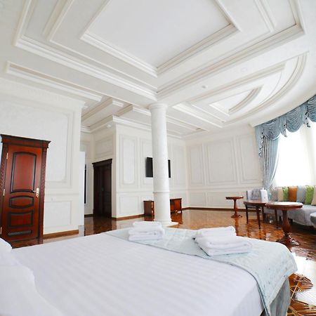 Bravolyuks Hotel Urgencz Zewnętrze zdjęcie