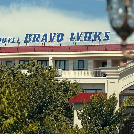 Bravolyuks Hotel Urgencz Zewnętrze zdjęcie