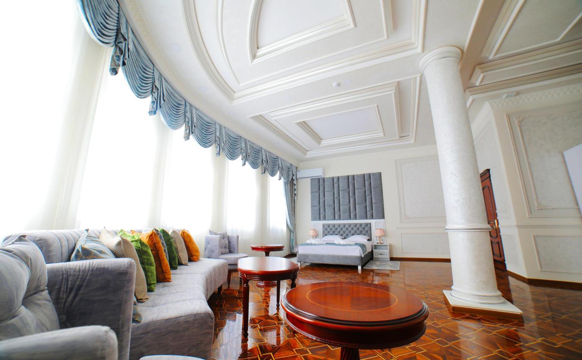 Bravolyuks Hotel Urgencz Zewnętrze zdjęcie