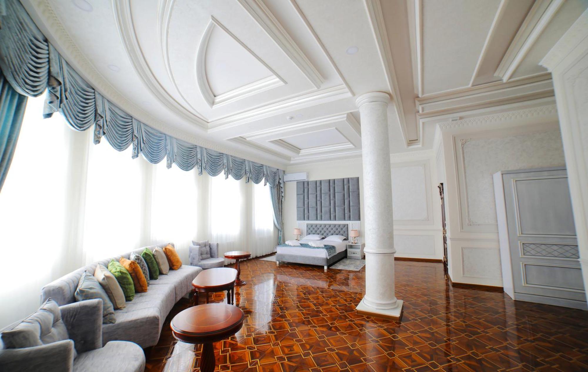 Bravolyuks Hotel Urgencz Zewnętrze zdjęcie