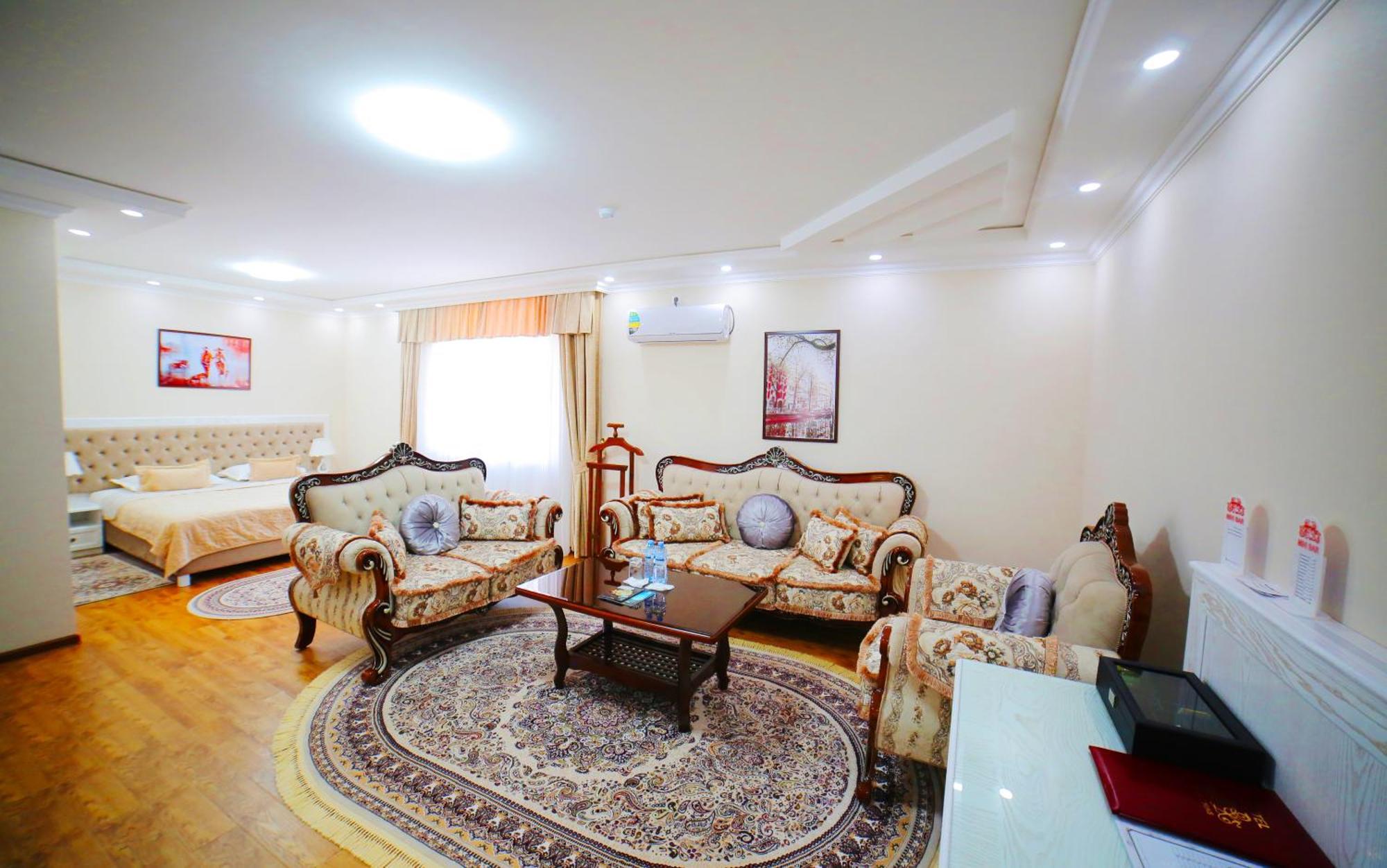 Bravolyuks Hotel Urgencz Zewnętrze zdjęcie