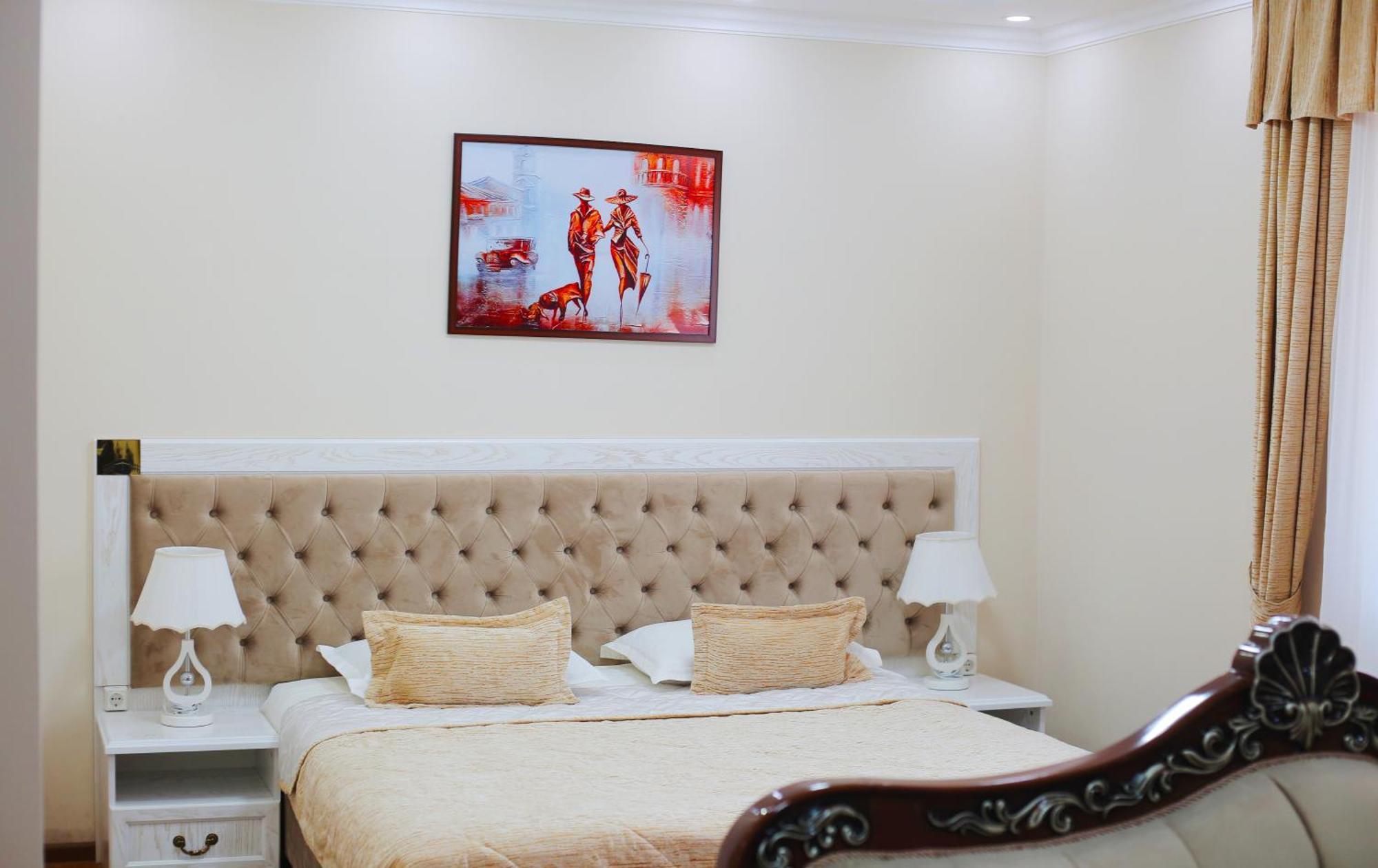 Bravolyuks Hotel Urgencz Zewnętrze zdjęcie
