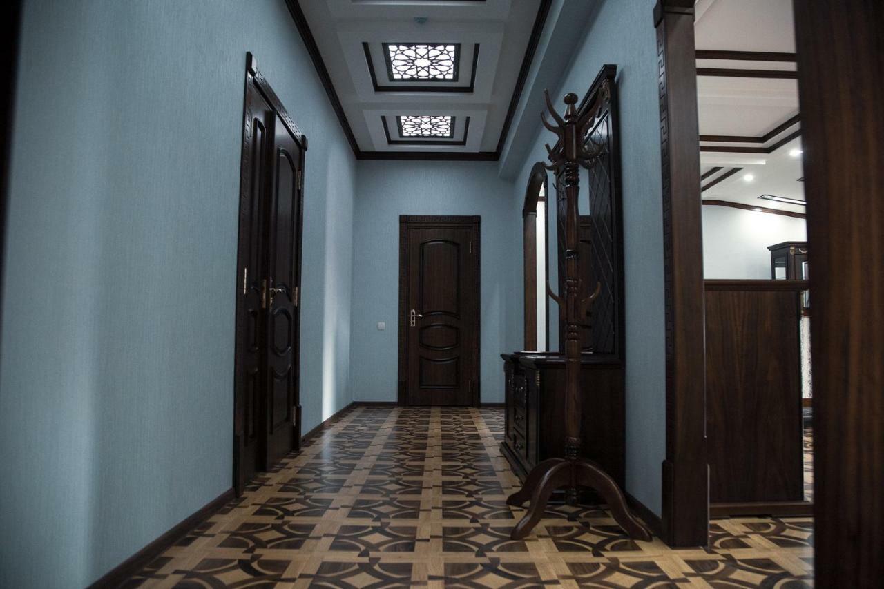 Bravolyuks Hotel Urgencz Zewnętrze zdjęcie