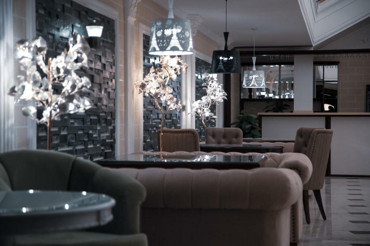 Bravolyuks Hotel Urgencz Zewnętrze zdjęcie