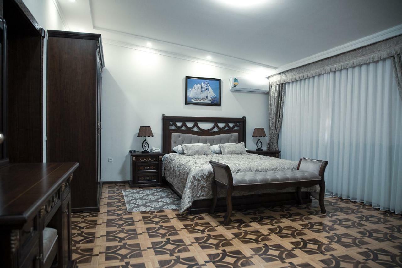 Bravolyuks Hotel Urgencz Zewnętrze zdjęcie