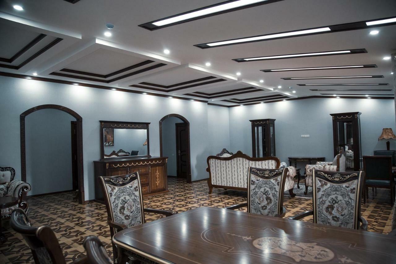 Bravolyuks Hotel Urgencz Zewnętrze zdjęcie