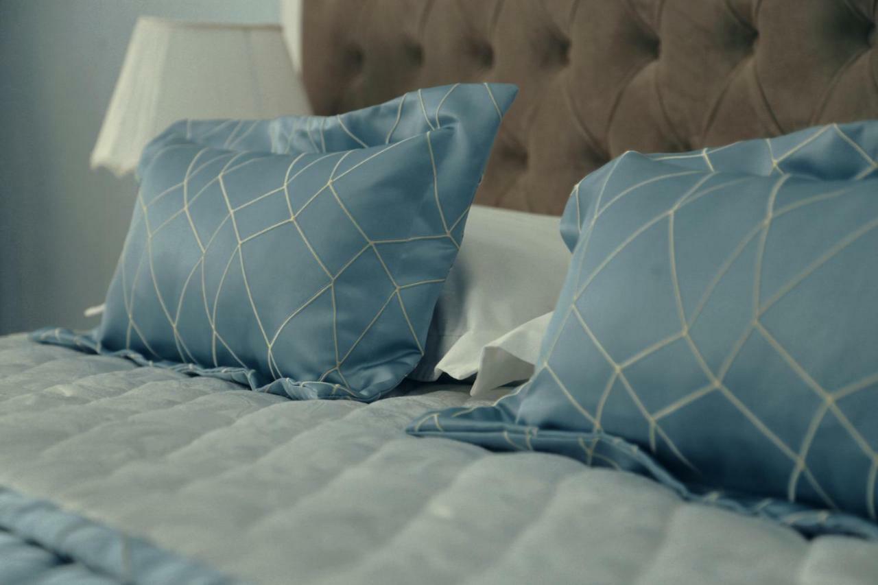 Bravolyuks Hotel Urgencz Zewnętrze zdjęcie