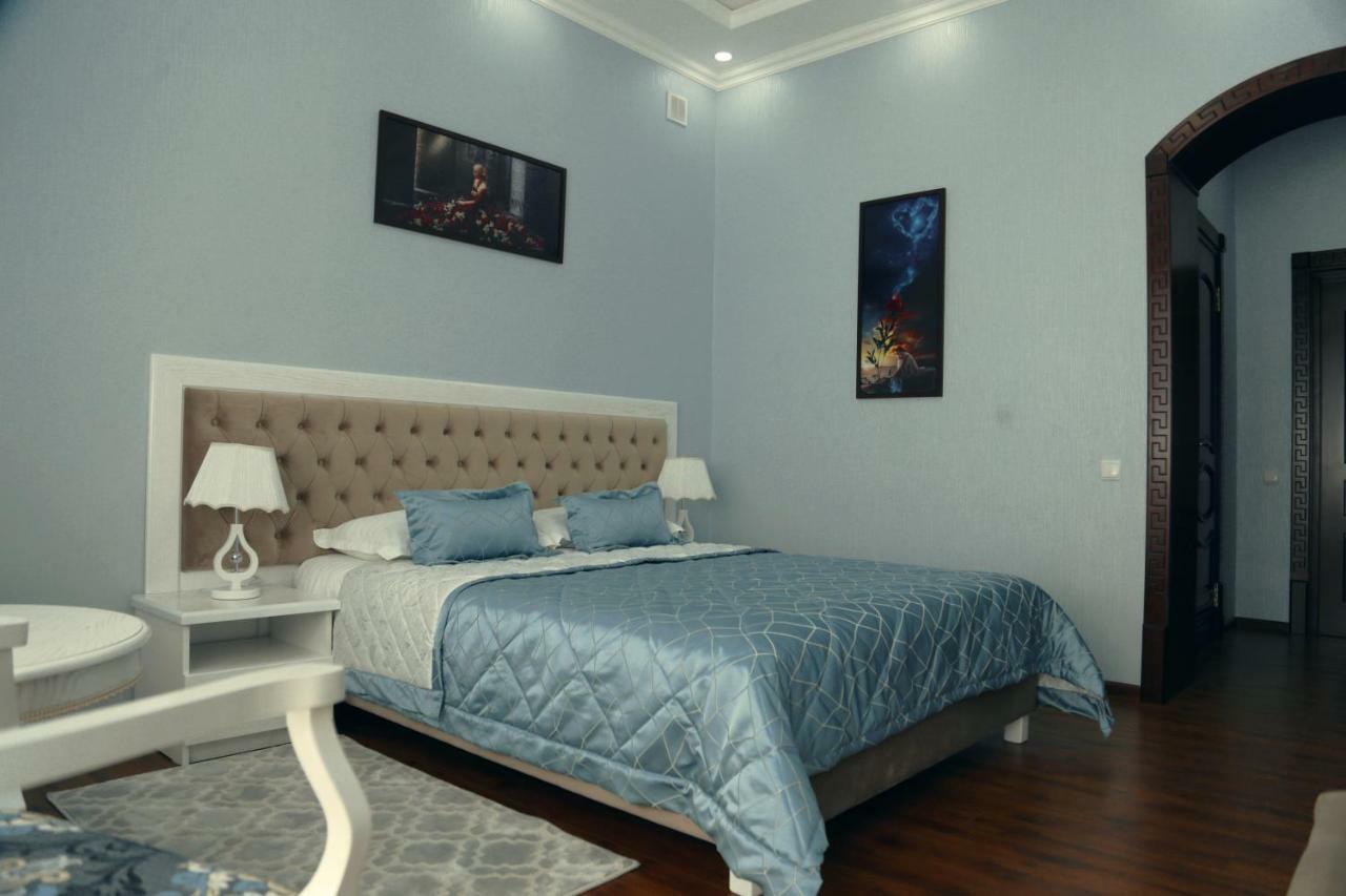 Bravolyuks Hotel Urgencz Zewnętrze zdjęcie