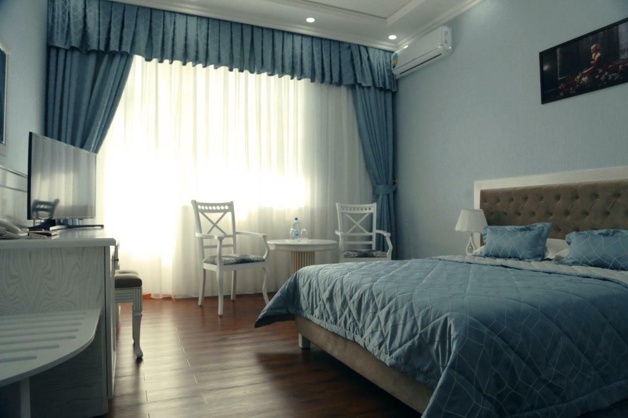 Bravolyuks Hotel Urgencz Zewnętrze zdjęcie