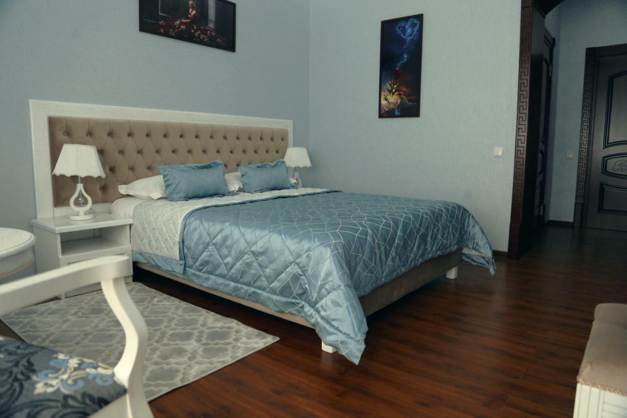 Bravolyuks Hotel Urgencz Zewnętrze zdjęcie