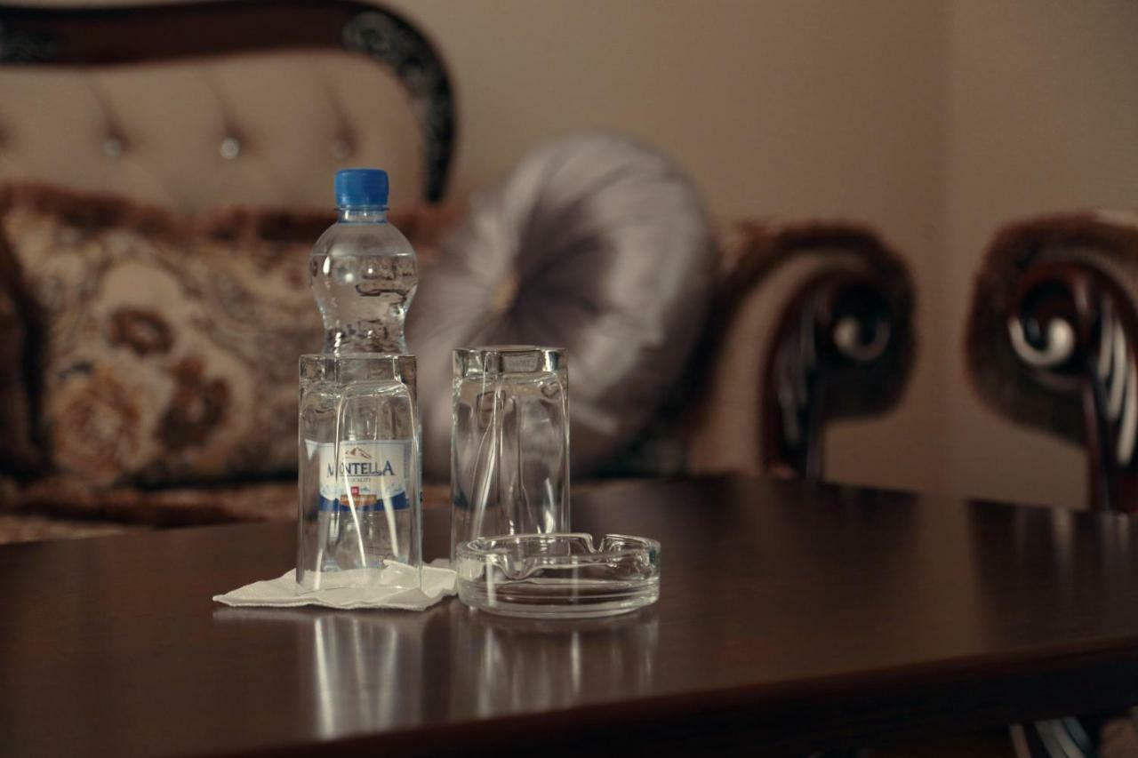 Bravolyuks Hotel Urgencz Zewnętrze zdjęcie
