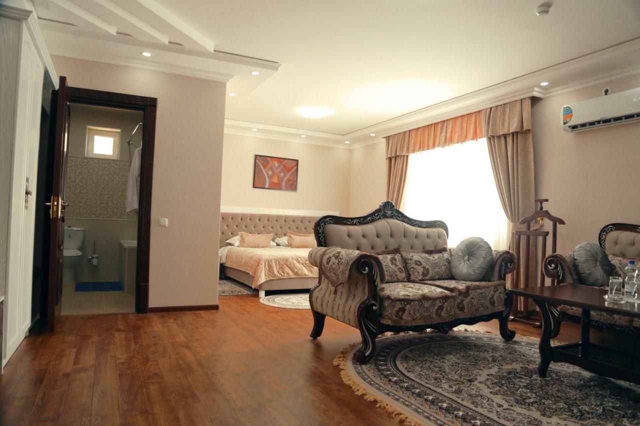 Bravolyuks Hotel Urgencz Zewnętrze zdjęcie