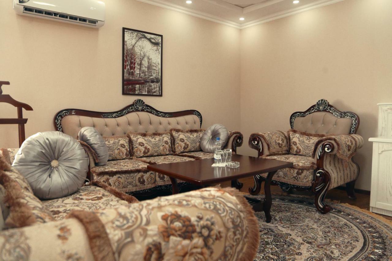 Bravolyuks Hotel Urgencz Zewnętrze zdjęcie