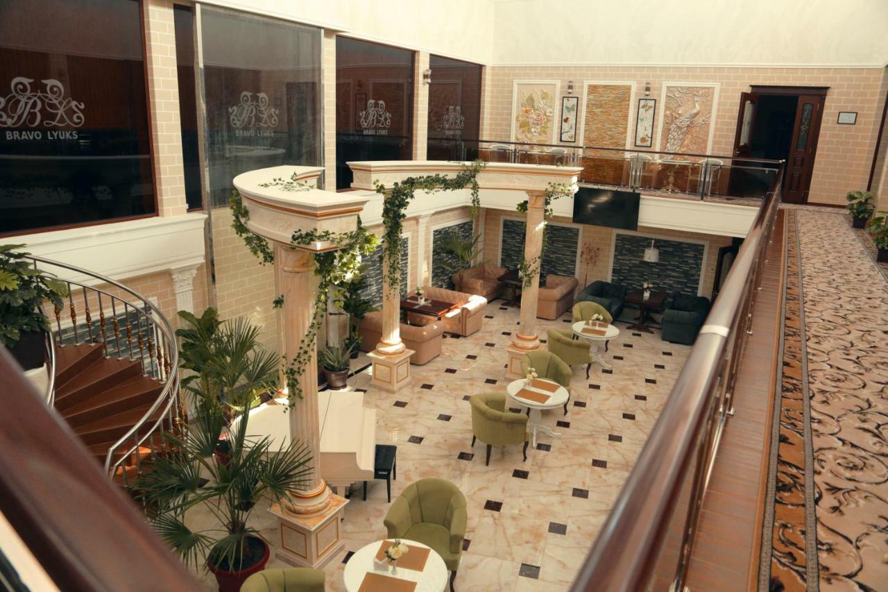 Bravolyuks Hotel Urgencz Zewnętrze zdjęcie