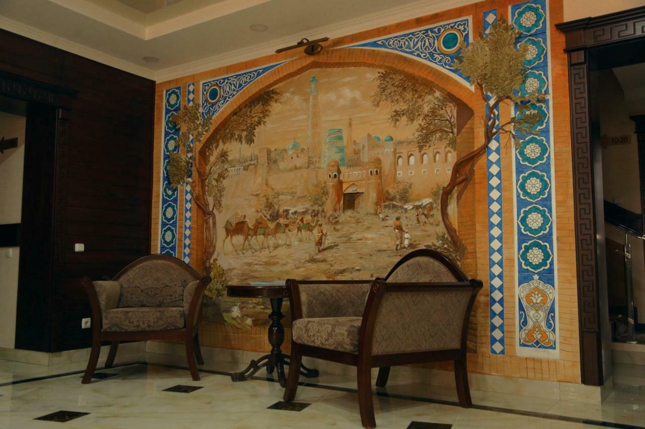 Bravolyuks Hotel Urgencz Zewnętrze zdjęcie