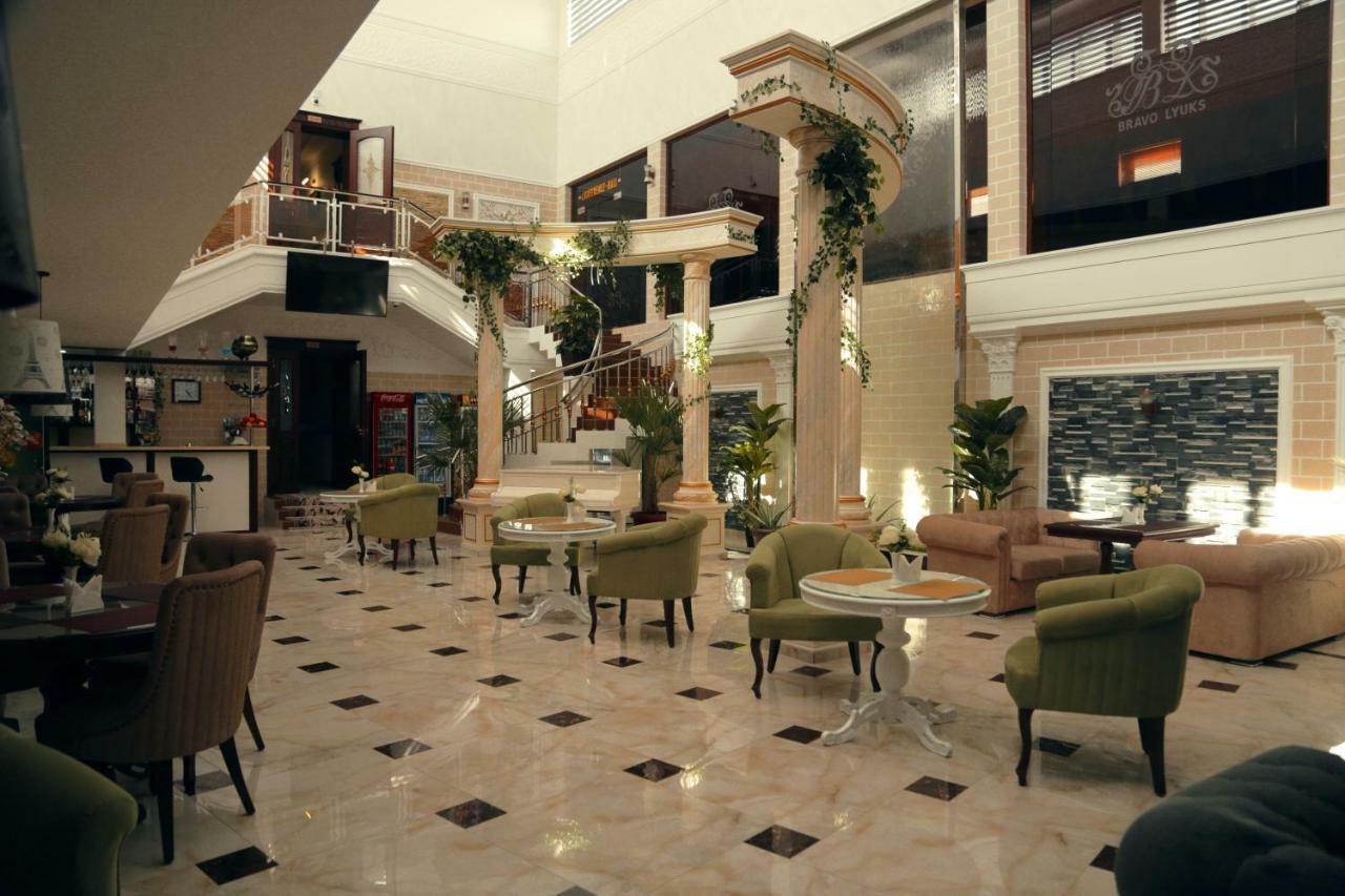 Bravolyuks Hotel Urgencz Zewnętrze zdjęcie