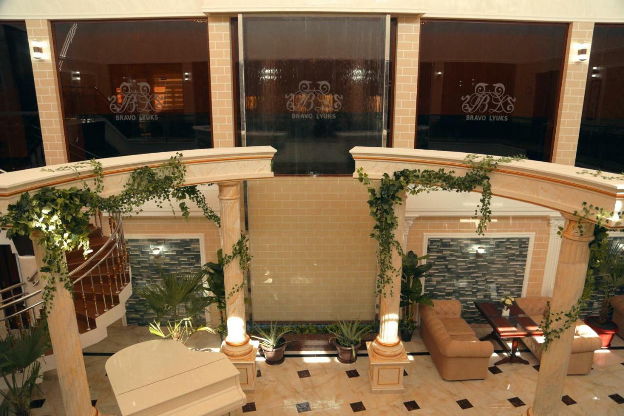 Bravolyuks Hotel Urgencz Zewnętrze zdjęcie