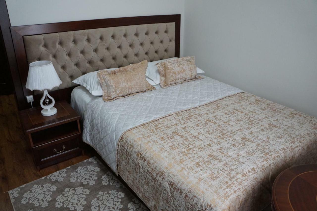 Bravolyuks Hotel Urgencz Zewnętrze zdjęcie