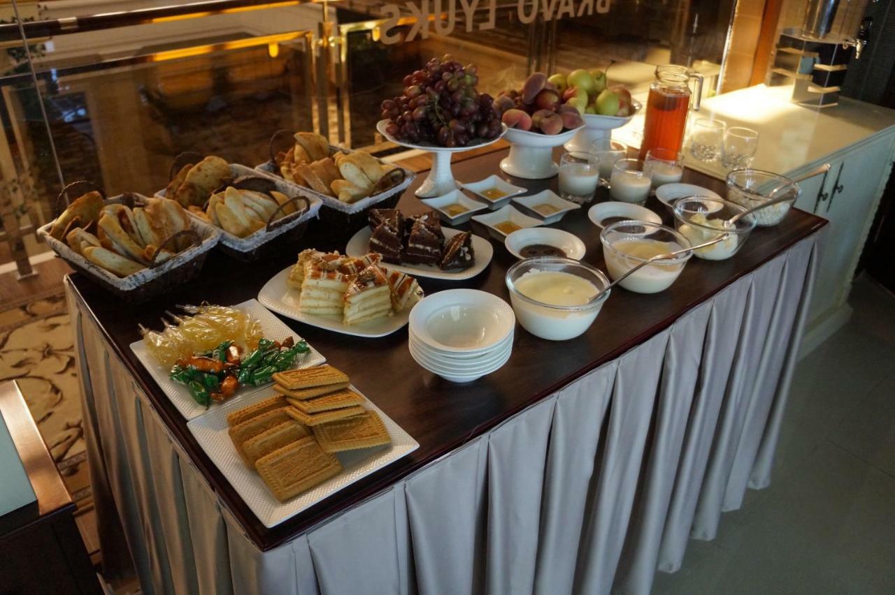 Bravolyuks Hotel Urgencz Zewnętrze zdjęcie