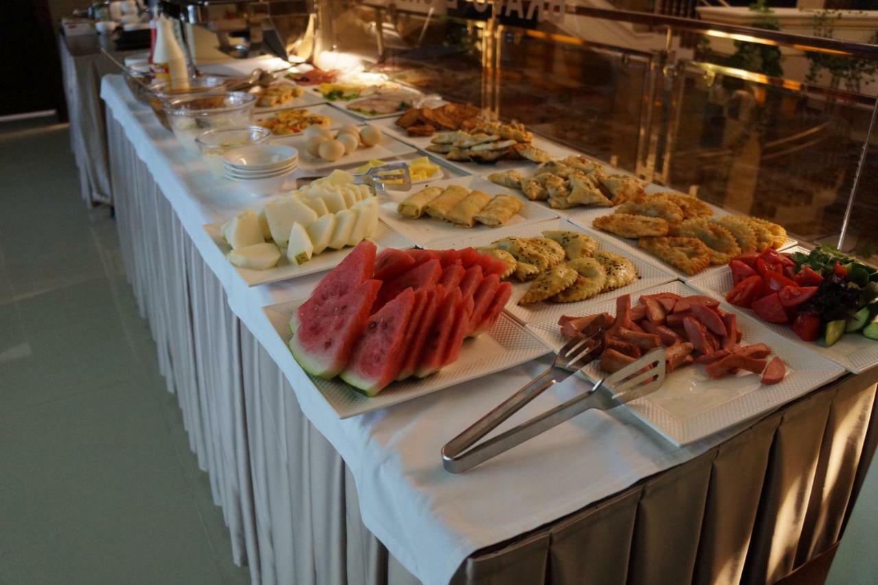 Bravolyuks Hotel Urgencz Zewnętrze zdjęcie