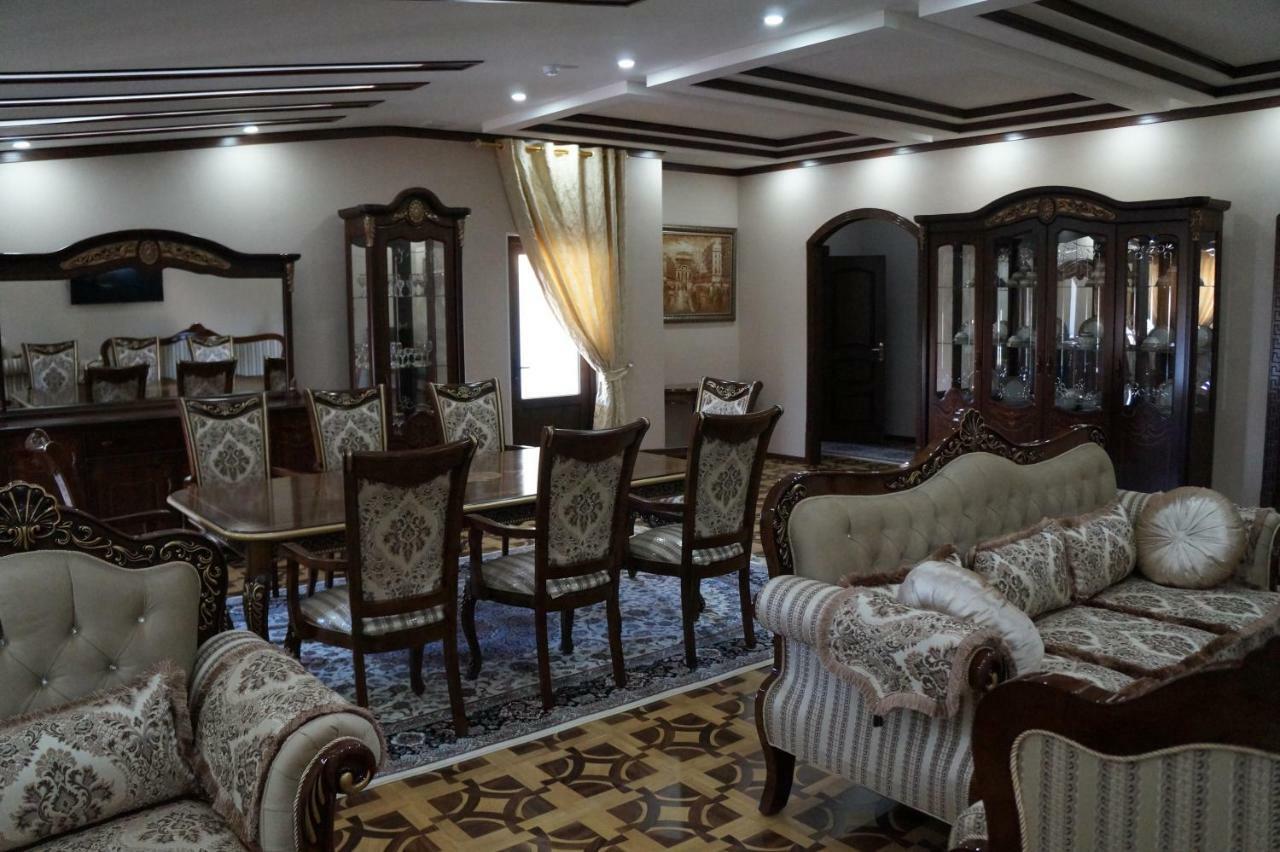 Bravolyuks Hotel Urgencz Zewnętrze zdjęcie