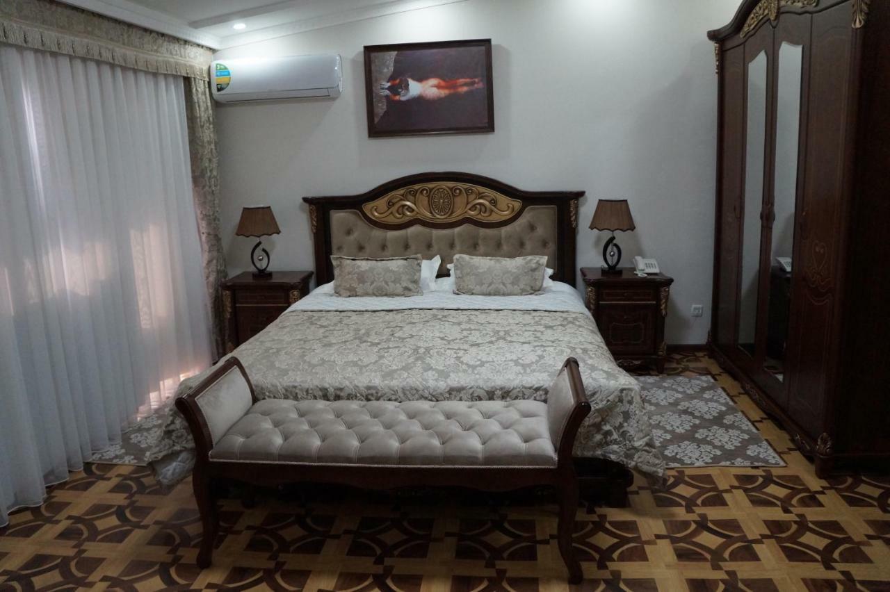 Bravolyuks Hotel Urgencz Zewnętrze zdjęcie