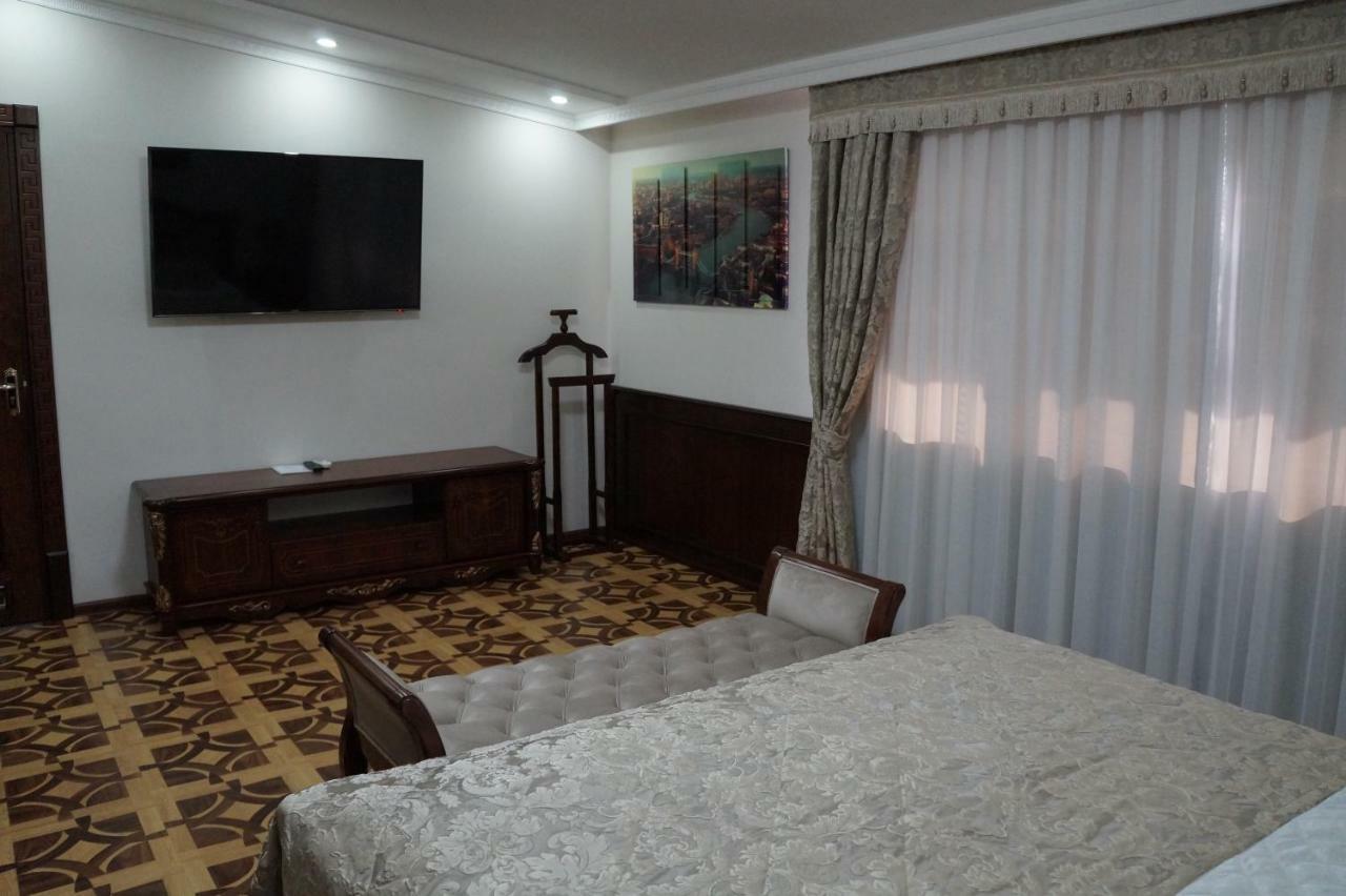 Bravolyuks Hotel Urgencz Zewnętrze zdjęcie