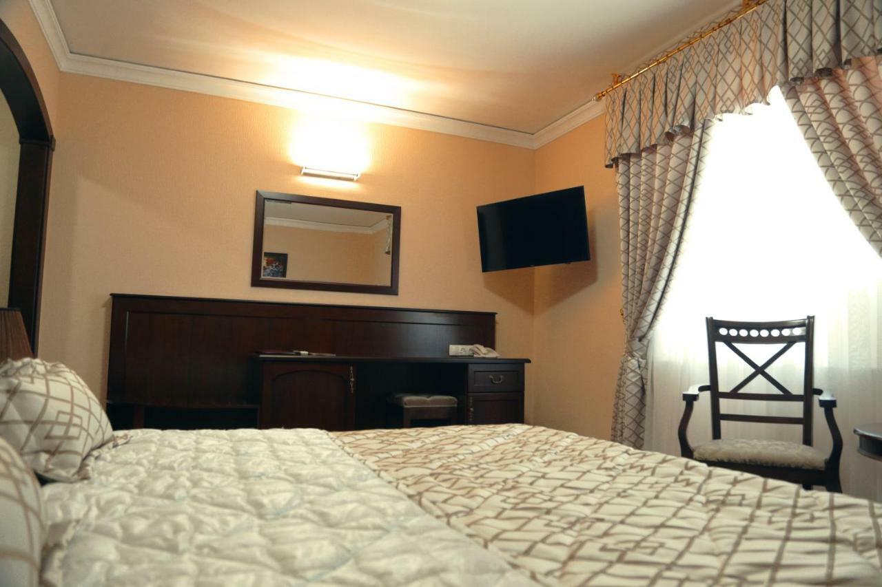 Bravolyuks Hotel Urgencz Zewnętrze zdjęcie